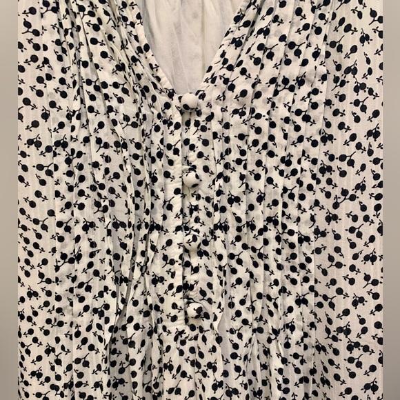 LOFT Black and White Pleated Viscose Sleeveless V-Neck Tank Top - Size Large - Picture 2 of 5